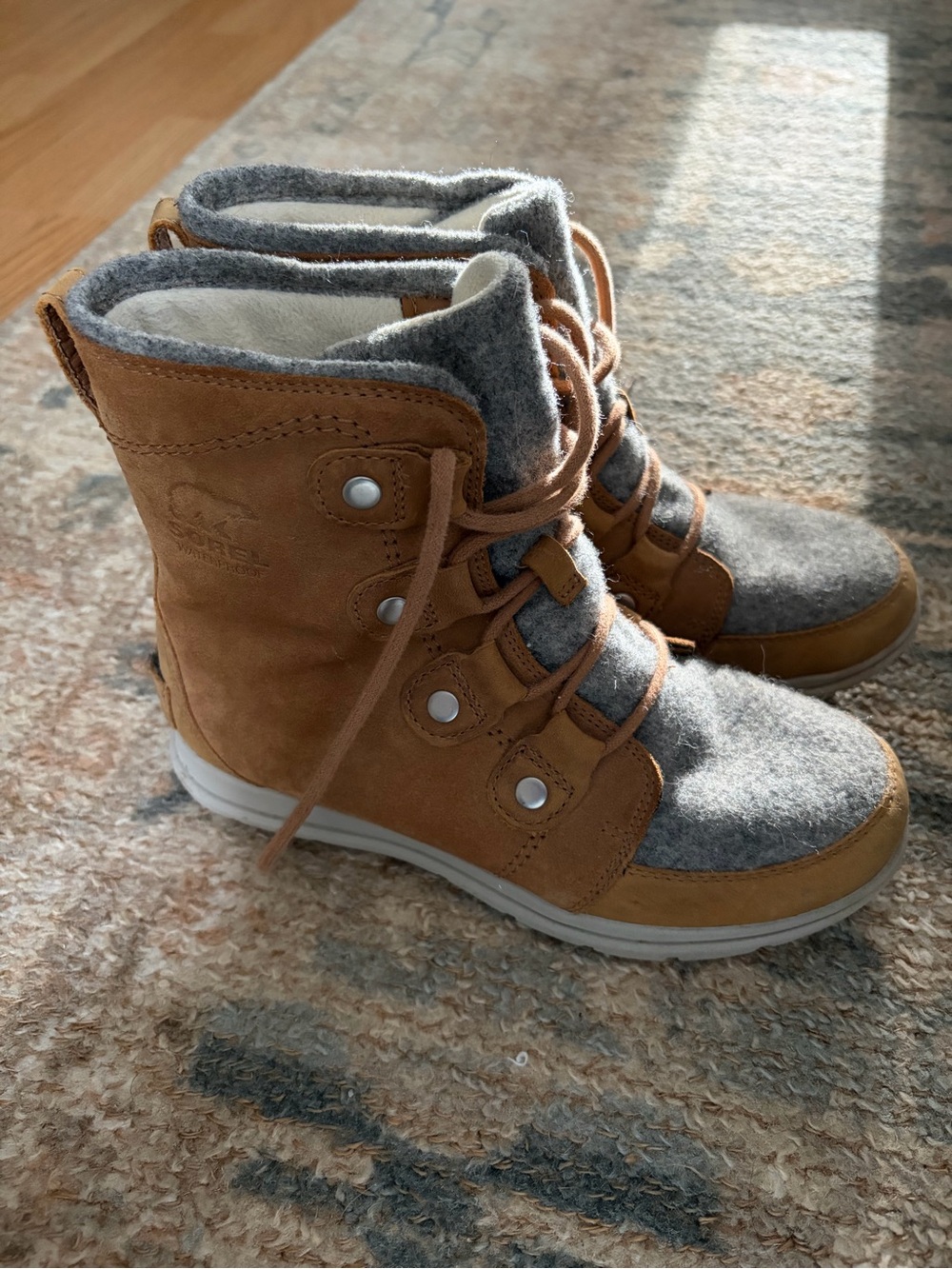Sorel Boots Gray and Tan